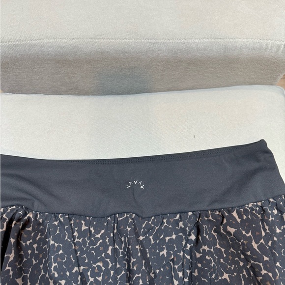 Varley tennis skirt / skort leopard print size medium M - Picture 3 of 7